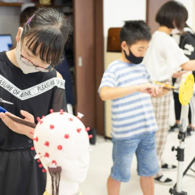 関西初の奈良県に開校。本格的なサロンワークを 現役の美容師が直接教えるスタイルで活きた技術を学 べます。
